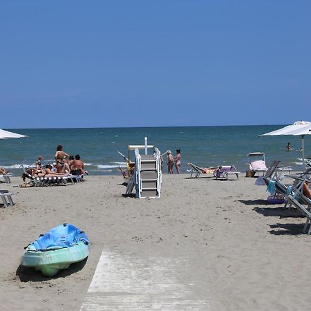 Hotel Senza Pensieri Riccione Exterior foto