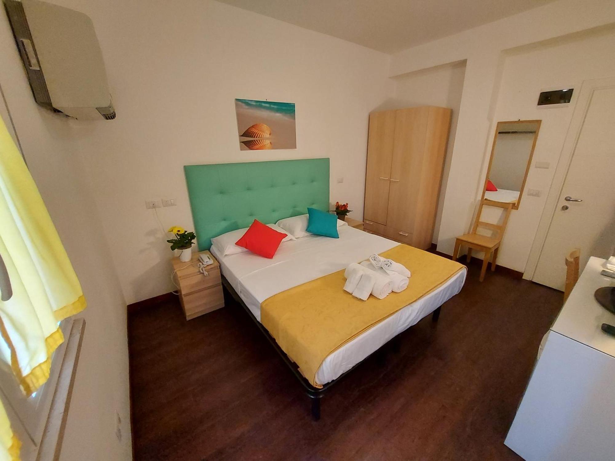 Hotel Senza Pensieri Riccione Habitación foto